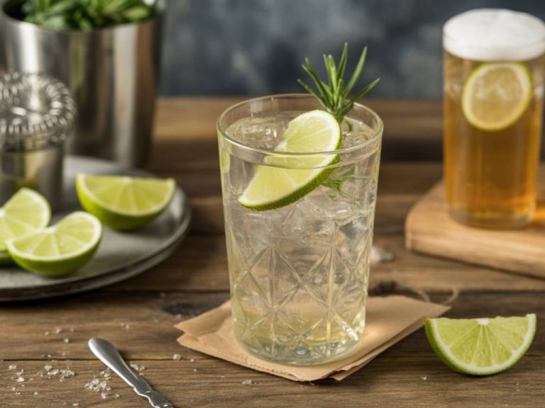 Alcoholic drink with soda water and ginger beer as a sparkling alternative